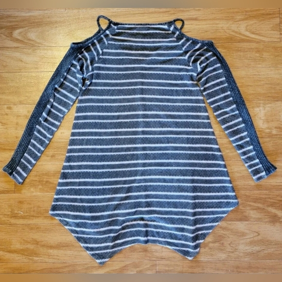 GILDED INTENT, BUCKLE, Cold Shoulder Striped Tunic Sweater Top, XS, BARELY WORN! - Picture 12 of 16